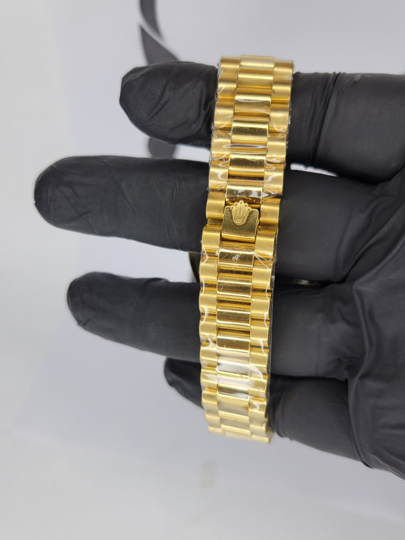 RLX Gold Watch with Date Display
